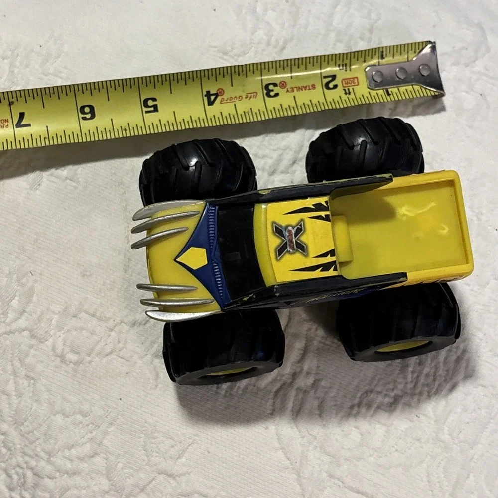 Hot Wheels Monster Jam Wolverine Truck 1:64 Scale Marvel
